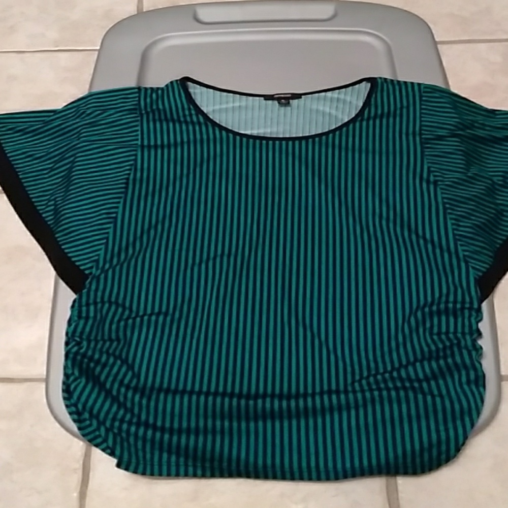 Long shirt scrunchy bottom hems